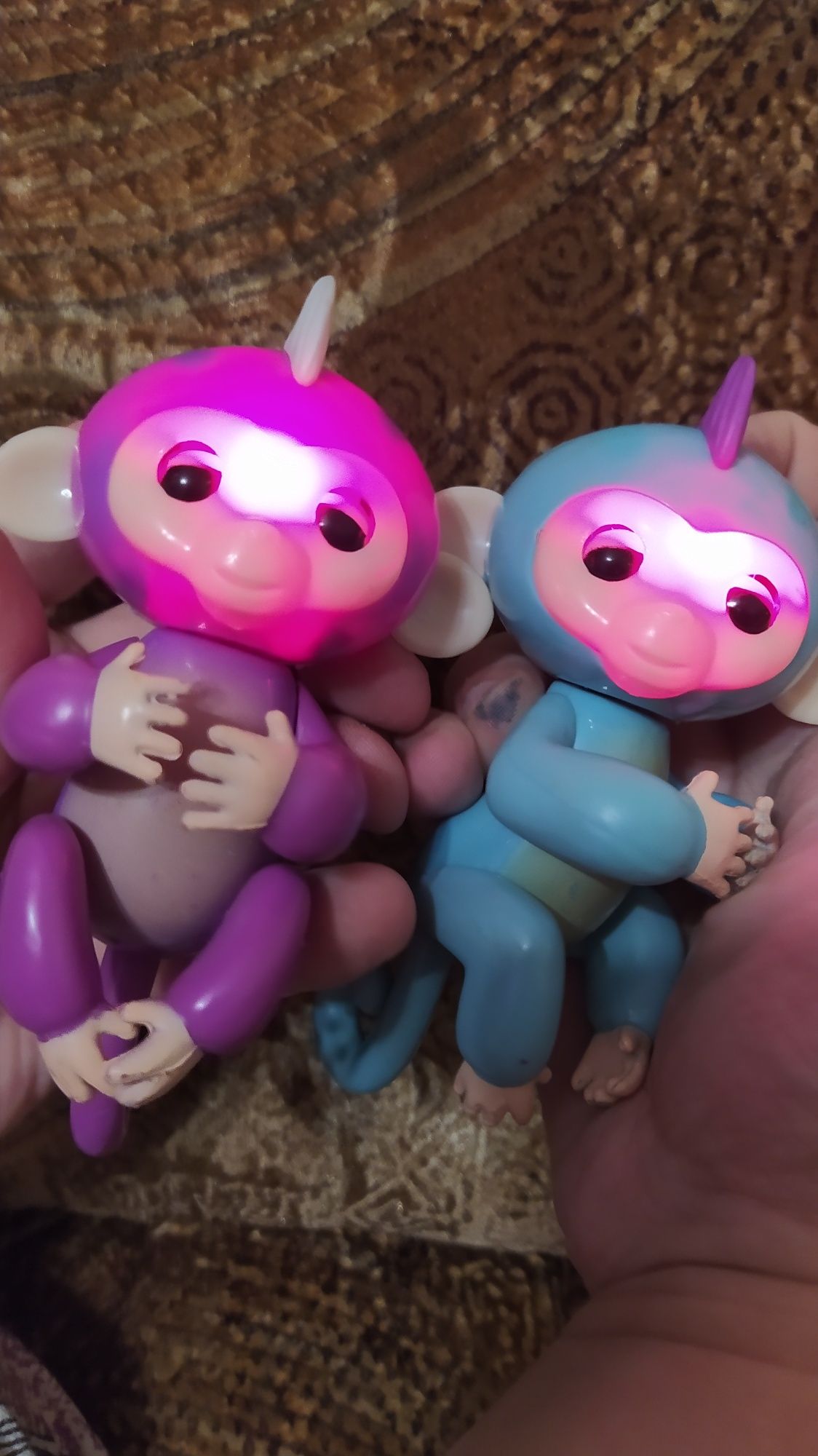 Інтерактивна іграшка мавпочка.
Fingerlings
Джерело