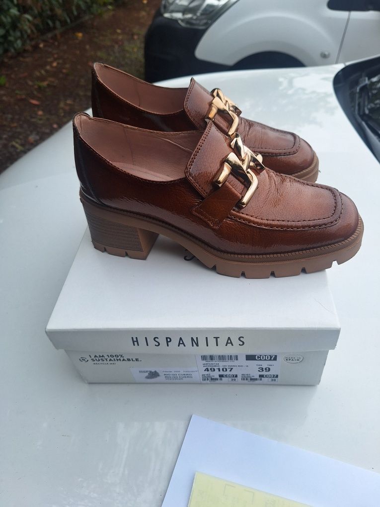 Sapatos Hispanitas castanhos