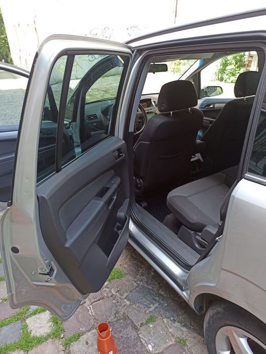 Opel Zafira B, Опель Зафіра Б