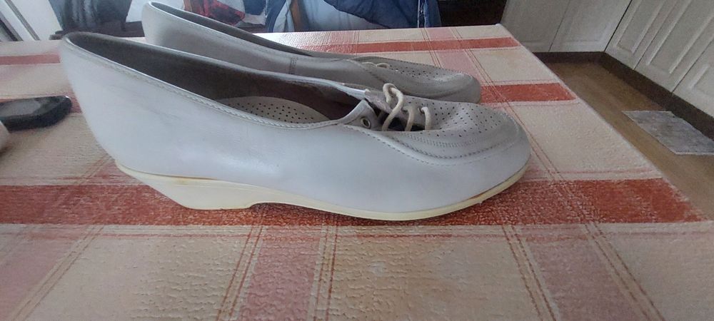 Жіноче взуття, туфлі