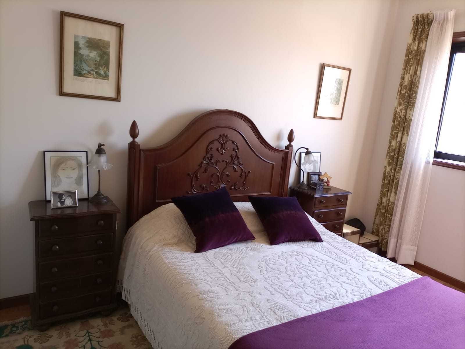 móveis de madeira maciça