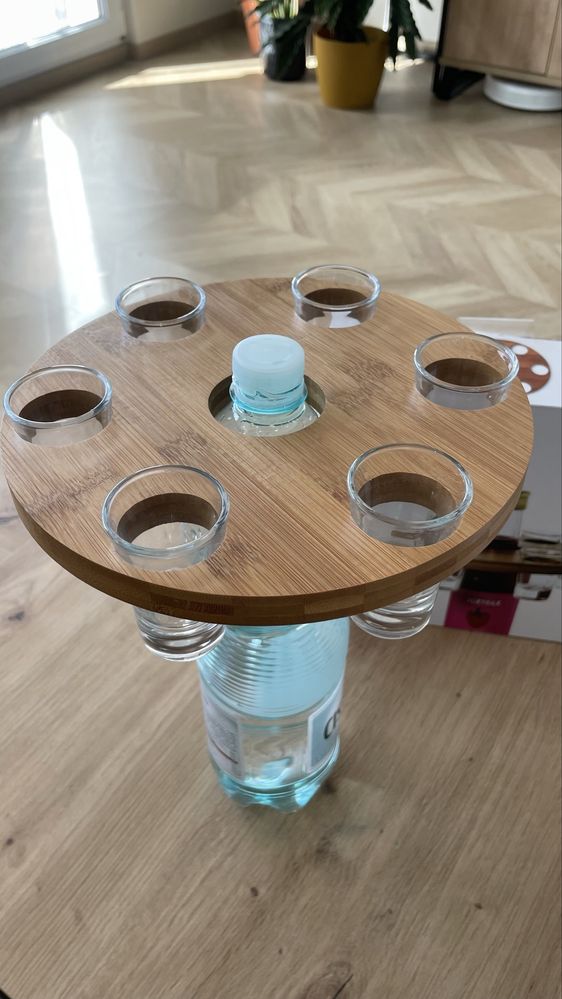Gadzet imprezowy Alkozabawka stojak ma kieliszki i 6 kieliszków