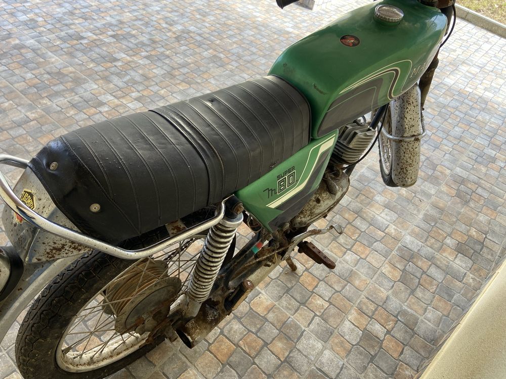 Vendo motorizada M80