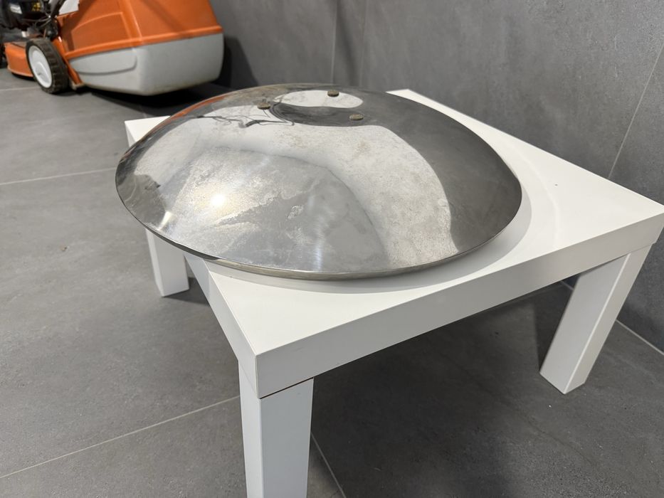 Centro de mesa em metal leve