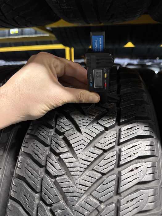 225/65 r17 Goodyear 2шт