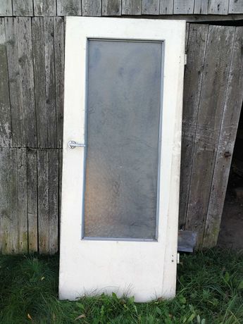 Drzwi wewnętrzne białe 80cm z szybą.