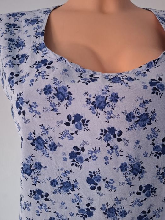 Letnia bluzka bez rękawów w kwiaty kwiatki drobne niebieskie
