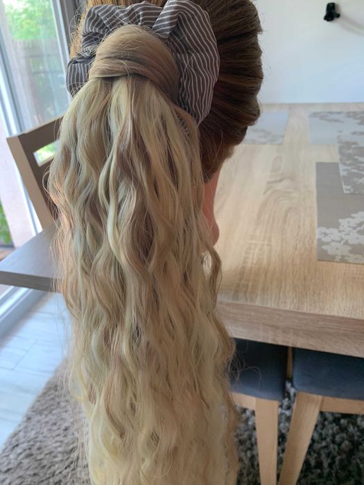 Samodzielnie doczepiany kucyk falisty mix ciemny jasny blond HITsezonu