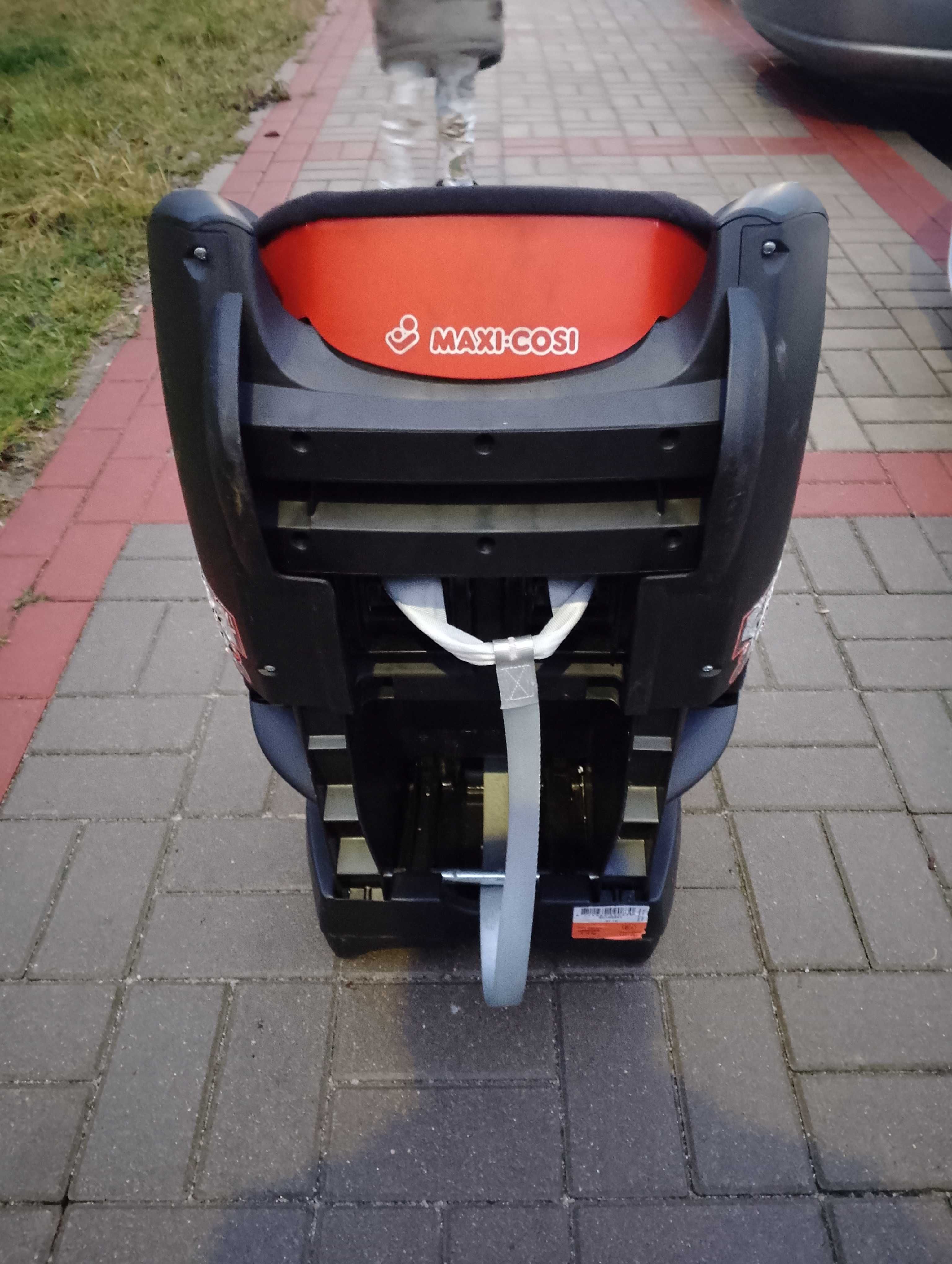 Fotelik, różne maxi cosi samochodowy dla dziecka