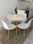 Conjunto mesa e cadeiras