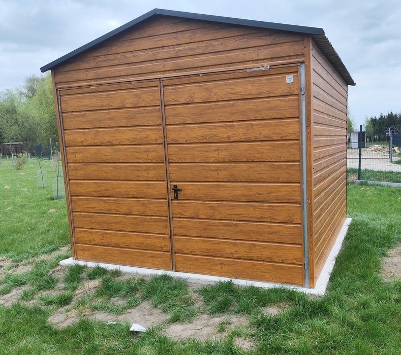 Drewnopodobny Domek z Dużym OKNEM!