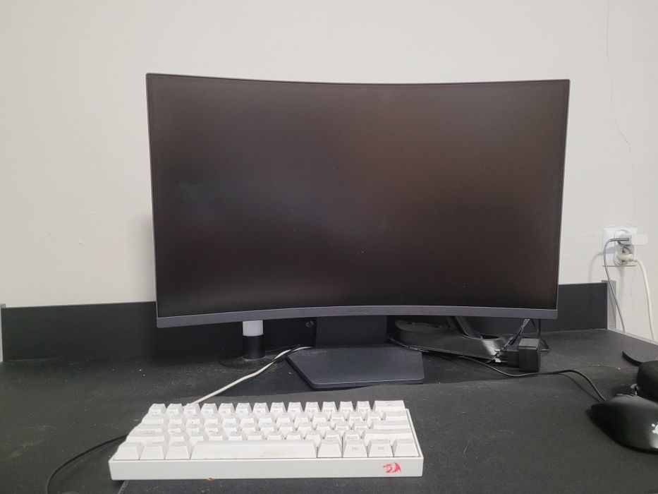 Komputer stacjonarny + biurko + monitor