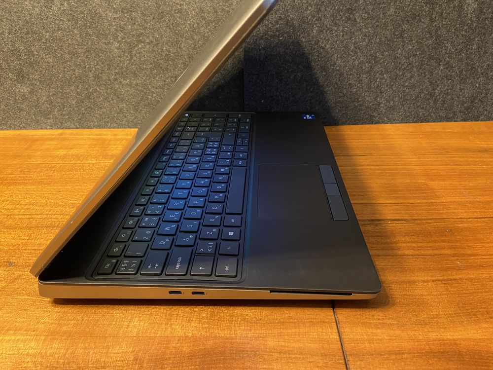 Мобільні станції DELL Precision 7560 15.6 IPS i7-11850H 32/512GB T1200