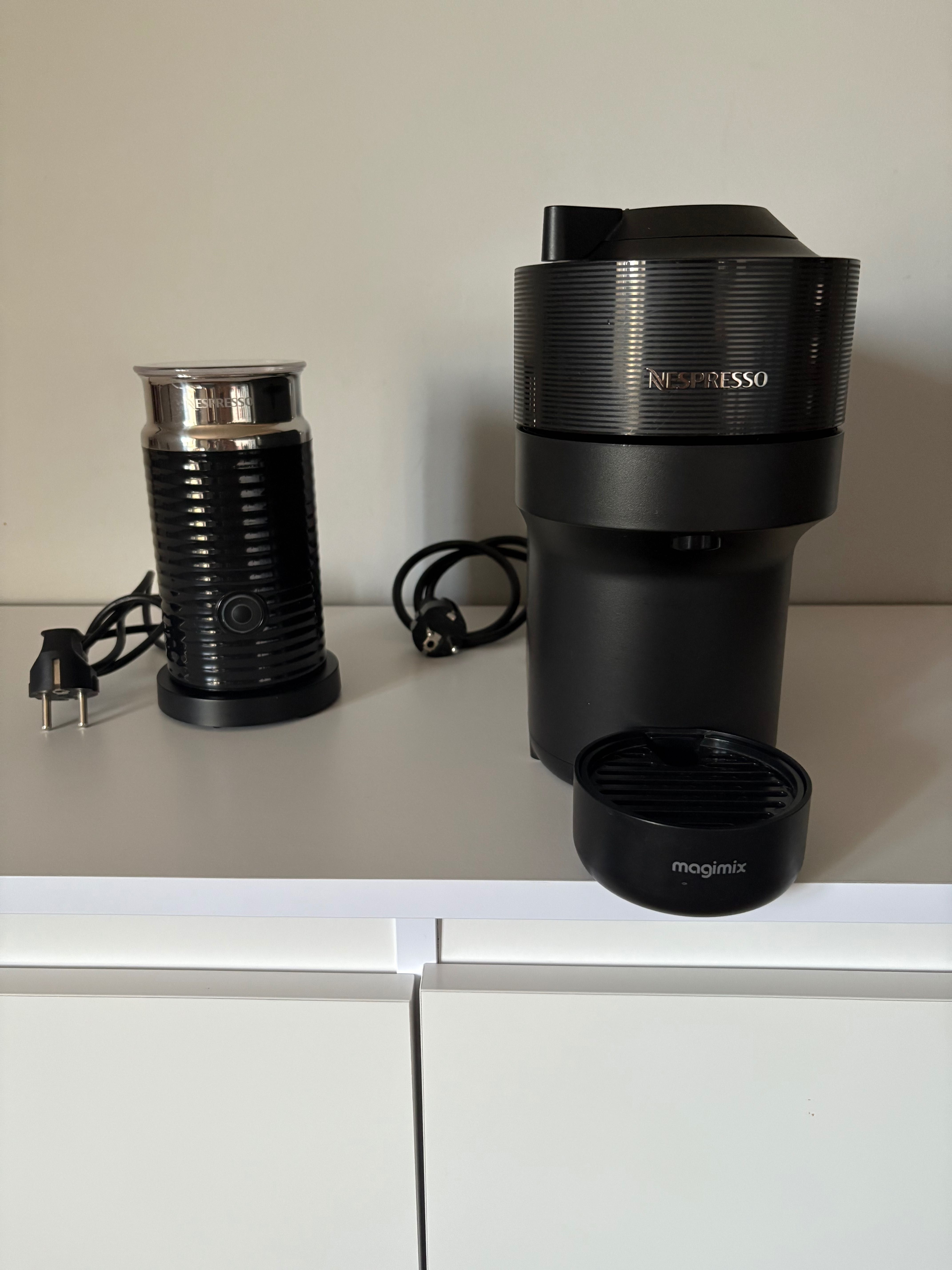 Ekspres do kawy plus spieniacz do mleka zestaw Nespresso