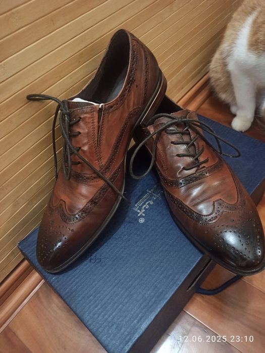 Чоловічі класичні туфлі 40 р.устілка 27,5 см З затемненню пяткою і нос