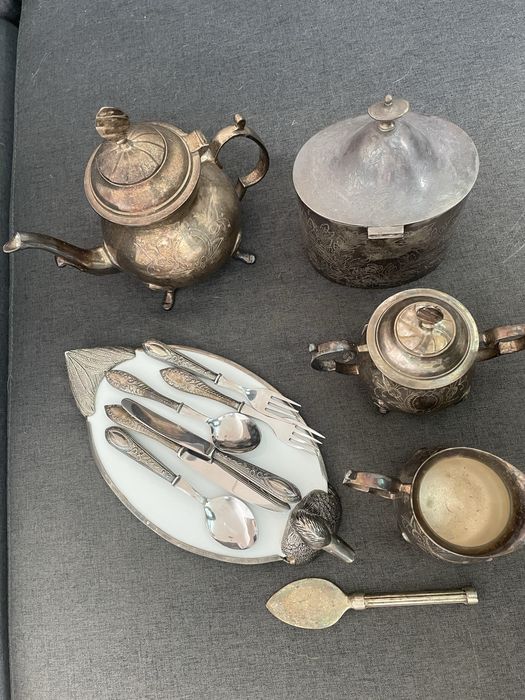 Conjunto antigo em metal prateado