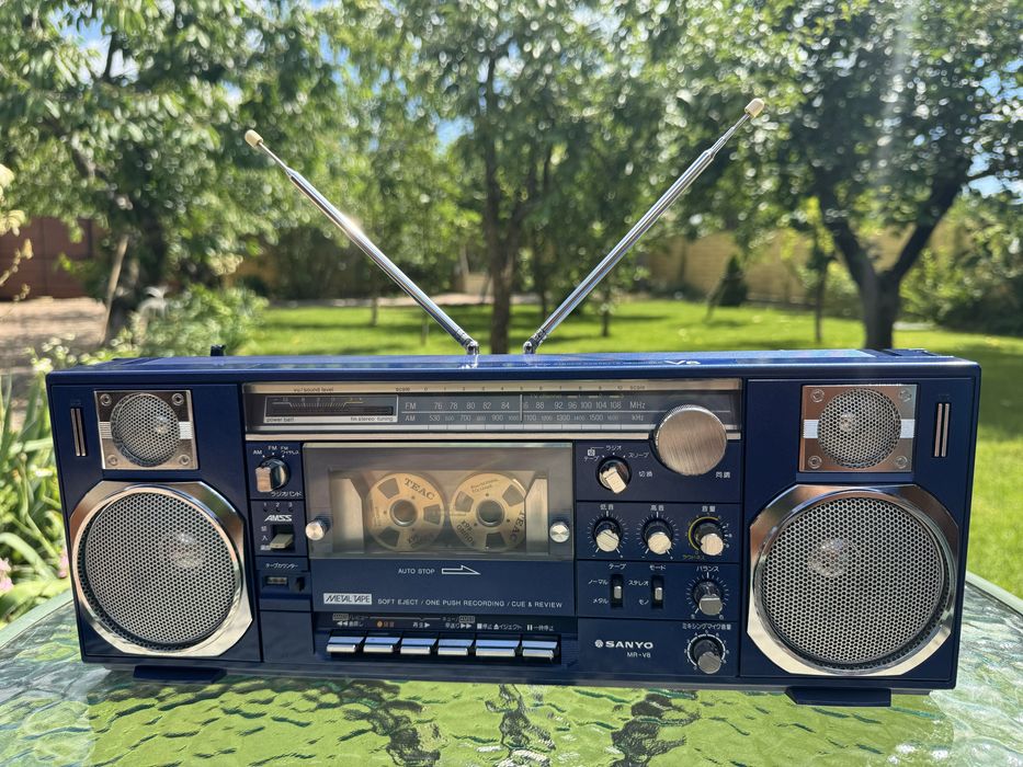 Продам магнитолу SANYO V8