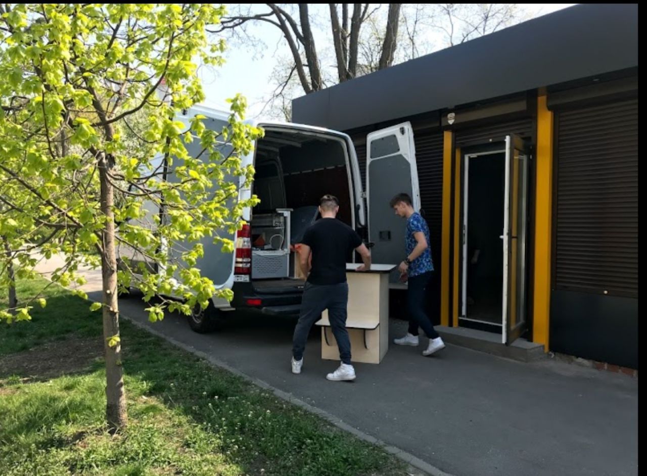 Грузчики, вантажники. Вантажні перевезення