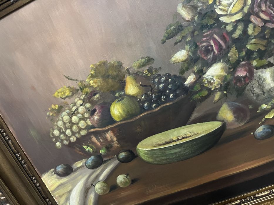 Quadro com moldura dourada