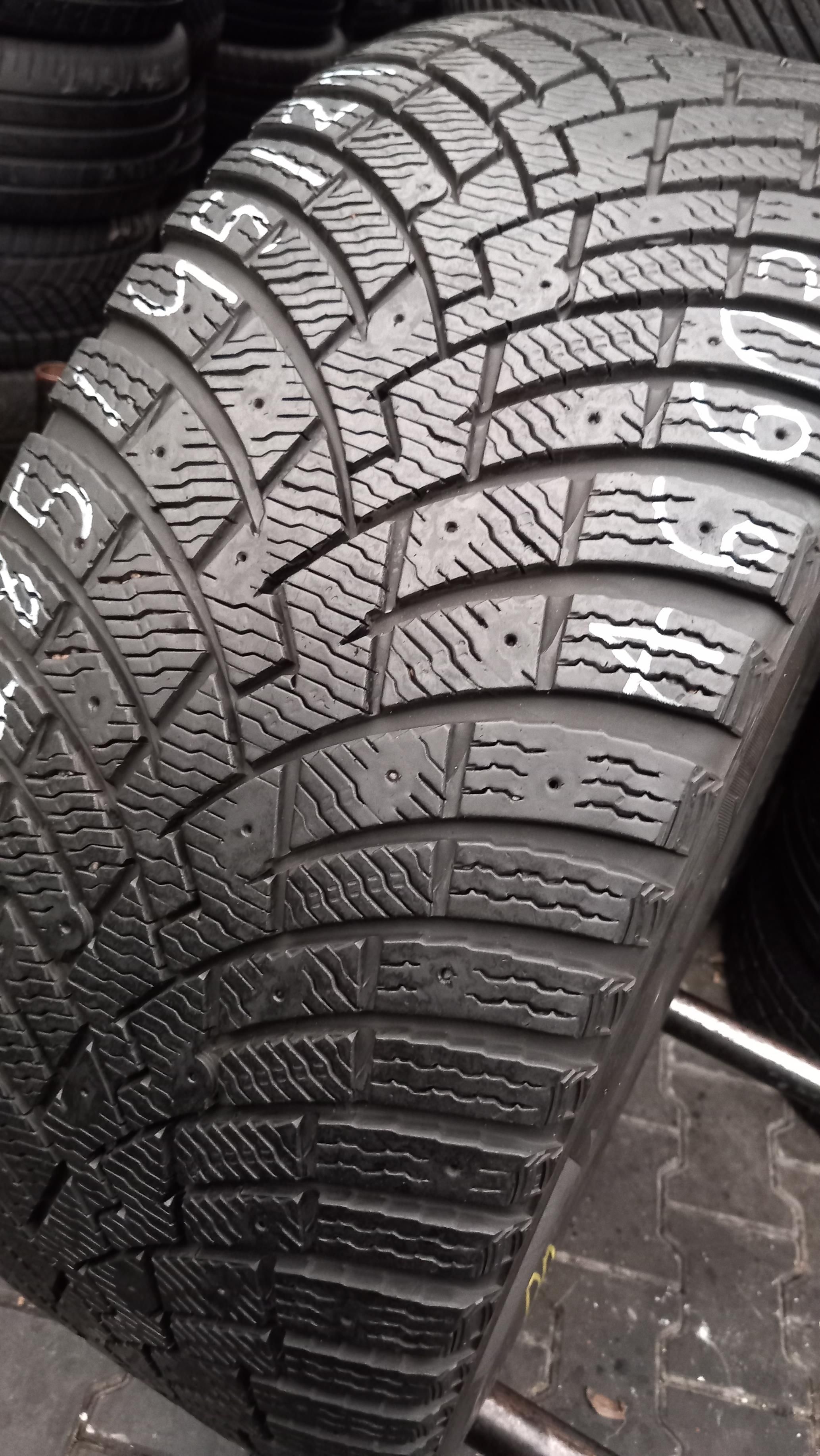 285/45/21 Pirelli Scorpion Ice Zero 2 113H