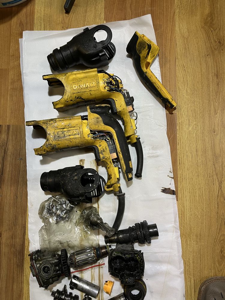 młotowiertarka DeWALT D25113 na części