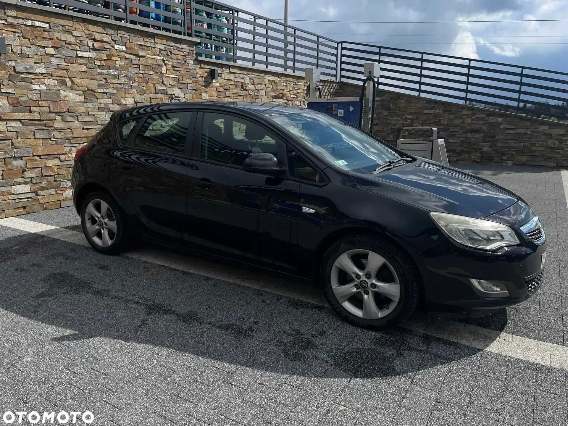 Opel Astra J IV 2010