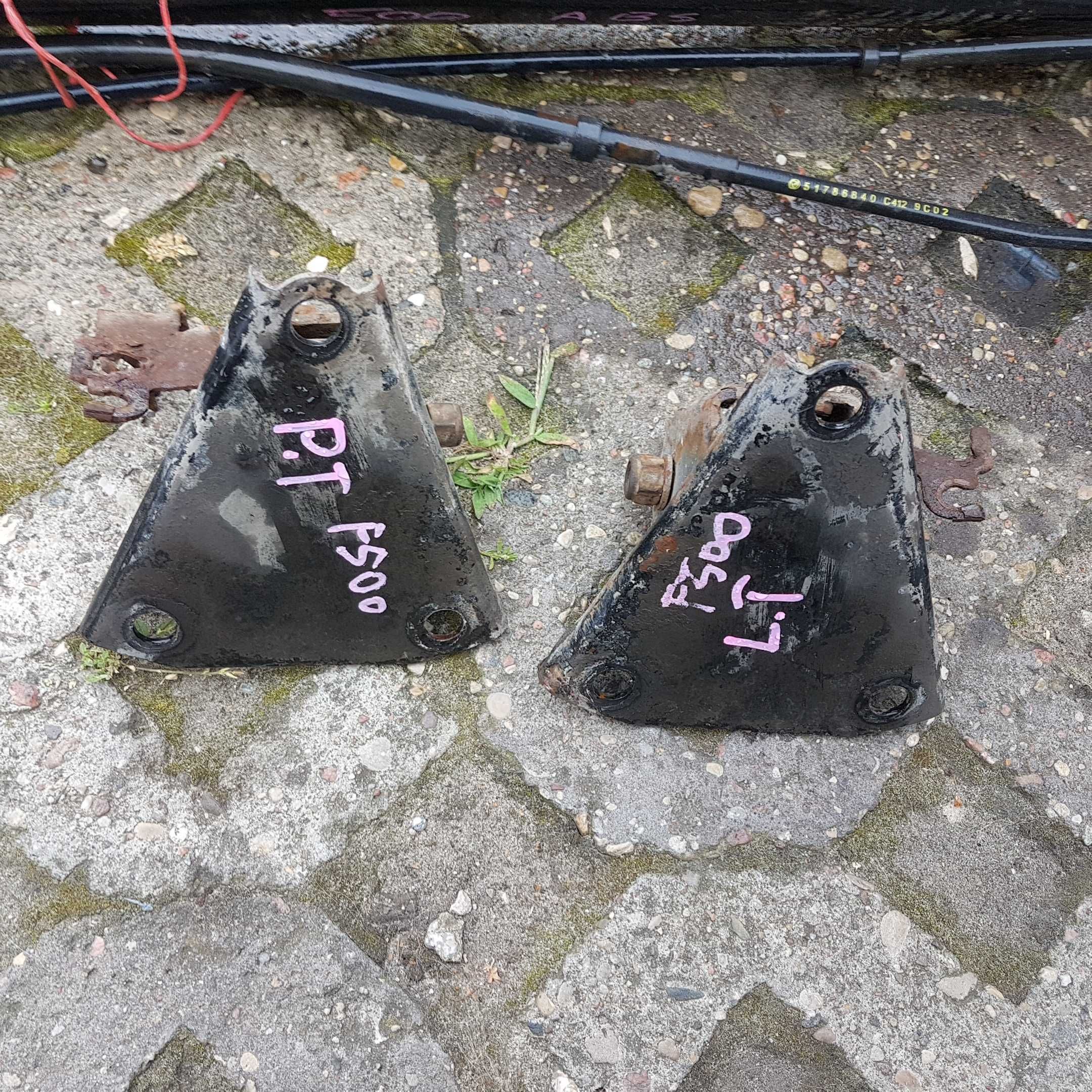 uchwyt ucho wspornik mocowania z belki tylnej fiat 500 ford ka panda