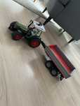 Bruder Traktor z przyczepą.