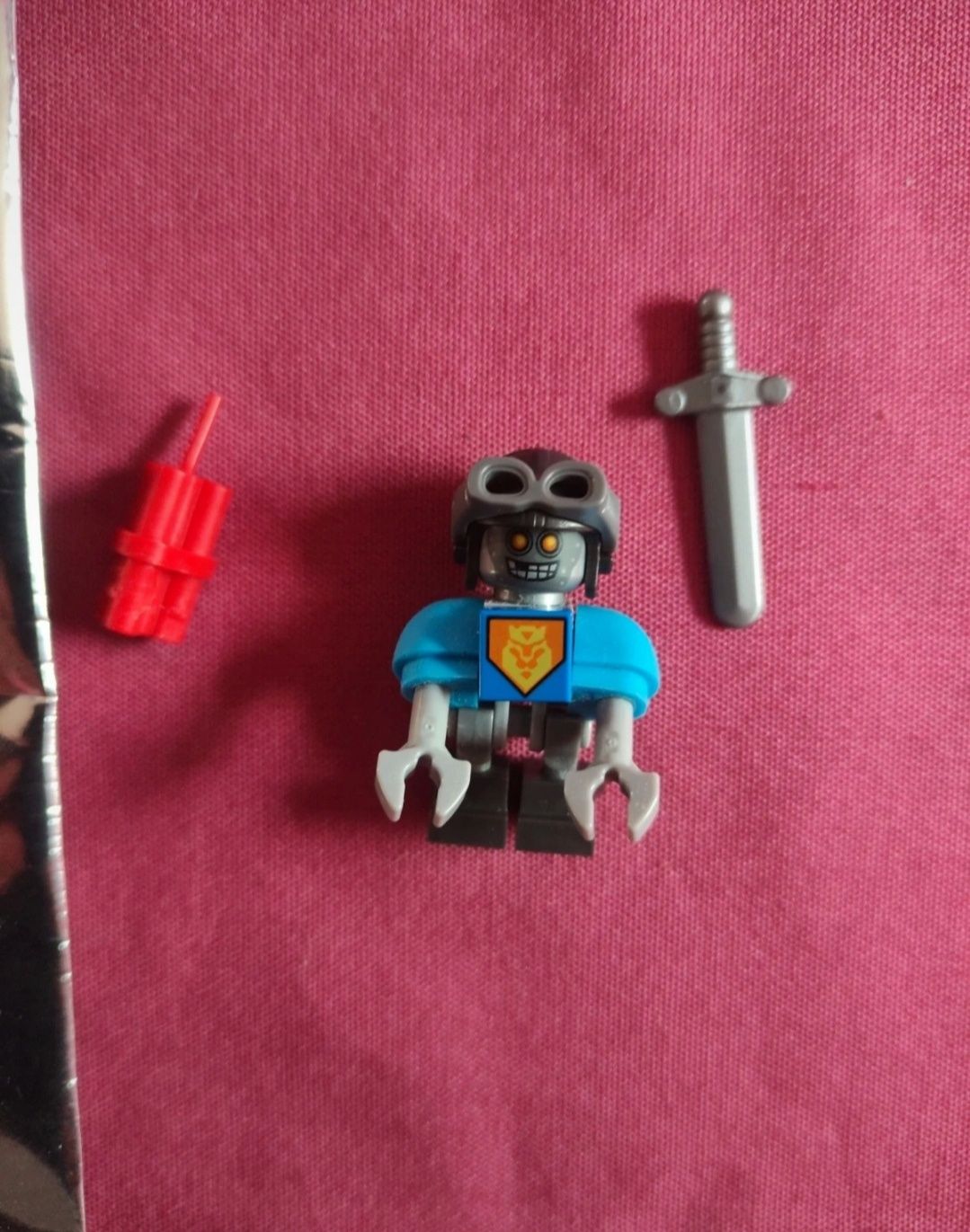 LEGO Nexo knights Pilot Bot + broń