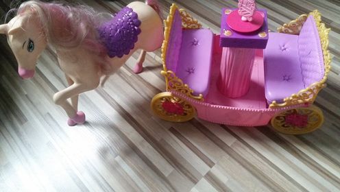 Karoca kareta powóz z koniem “Akademia Księżniczek” lalka Barbie pony