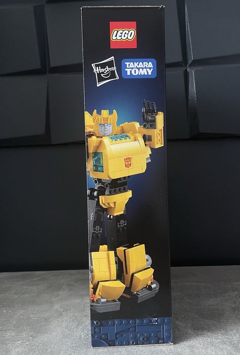 Конструктор LEGO Icons Бамблбі (10338)