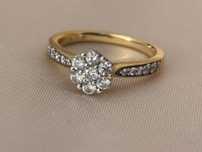 Złoty pierscionek 18k /750 z diamentami 0.51ct r16