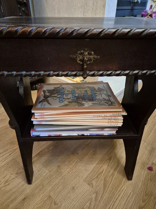 Mesa de apoio antiga em madeira maciça – modelo de corações com gavet