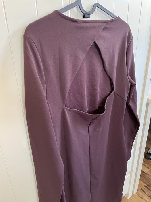 Sukienka z odkrytymi plecami NOWA