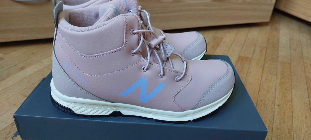 Черевики, кросівки для дівчинки New balance