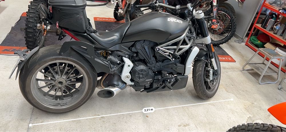 Мото кофр Givi ST607B обʼємом 22-26 літрів