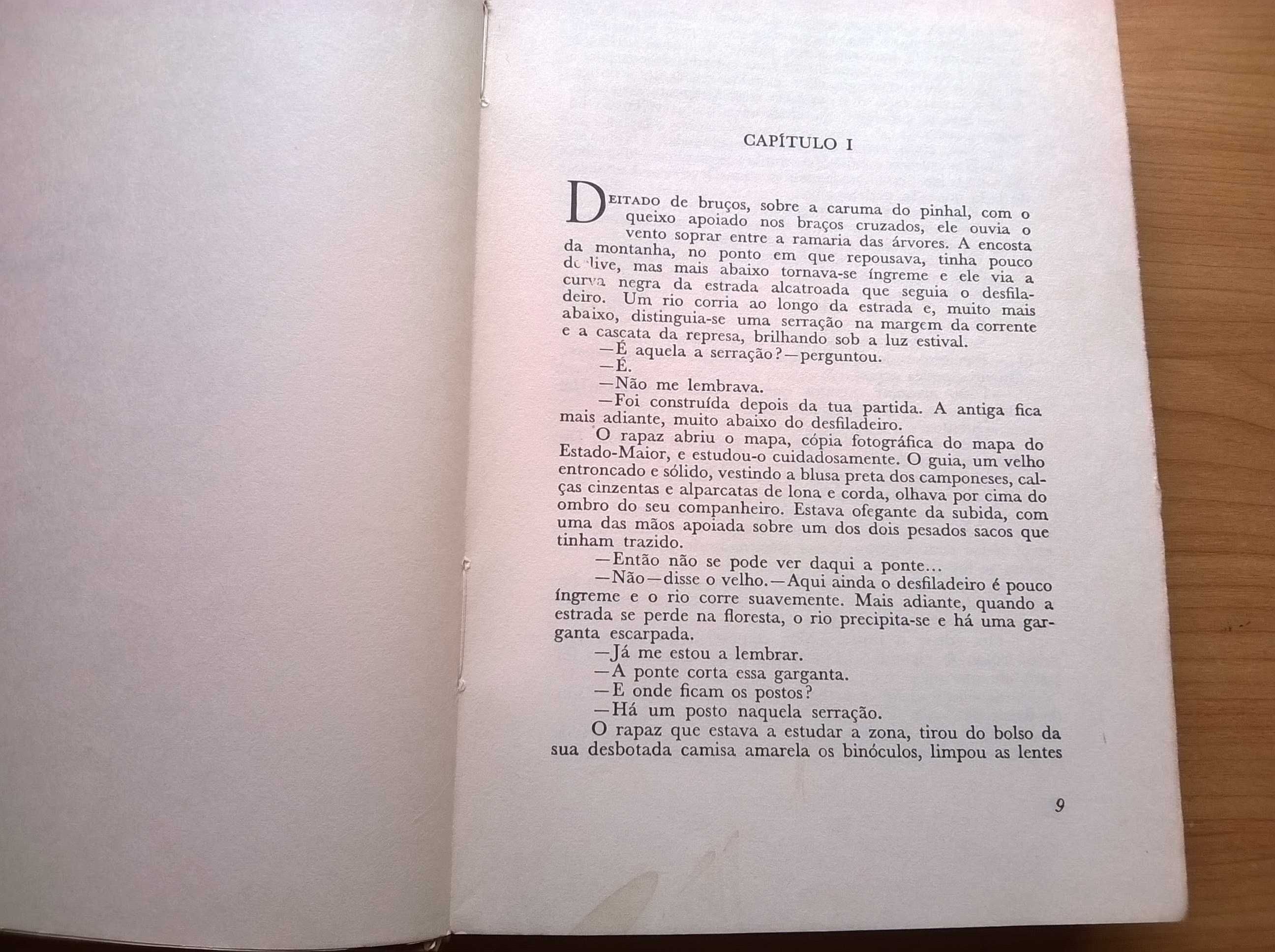 "Por Quem Os Sinos Dobram" - Ernest Hemingway (portes grátis)