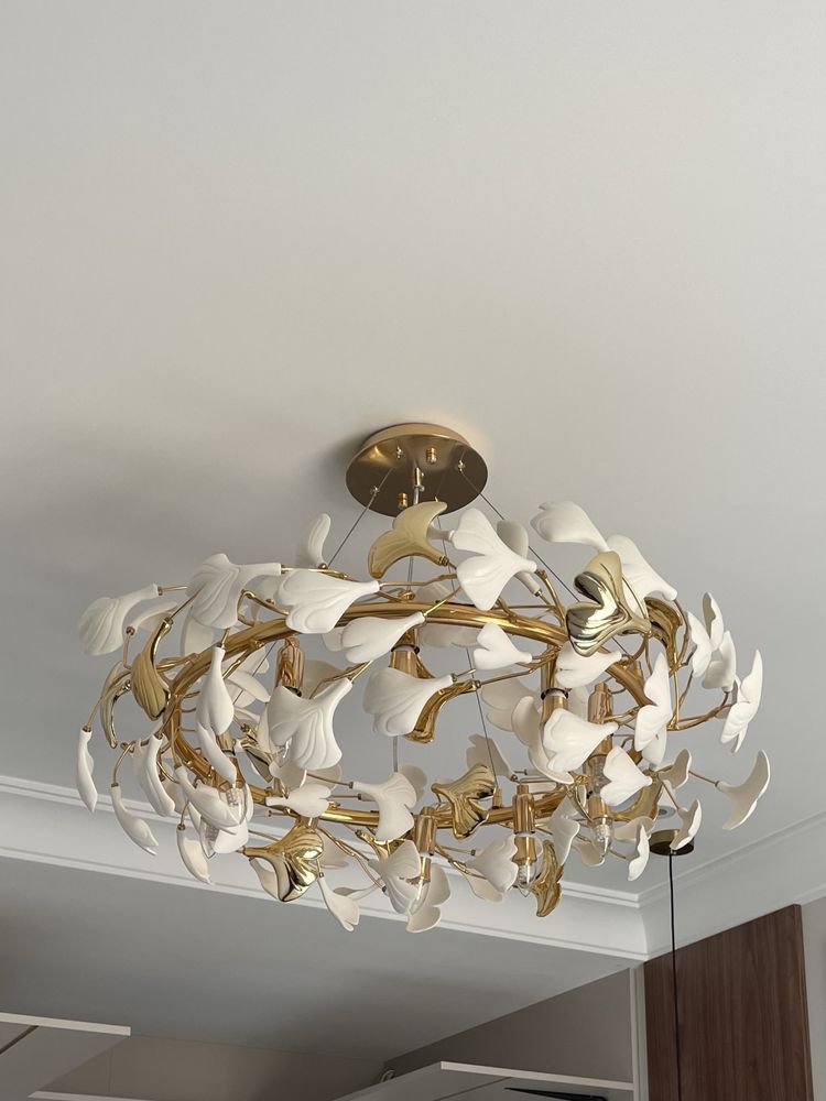 Nowoczesna lampa glamour wisząca złota liście mołorzębu