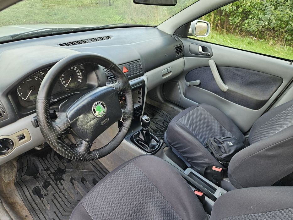 Skoda Octavia 1999 рік 1,6 бензин для військових