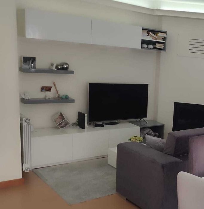 Vendo móvel de TV e mesa de centro