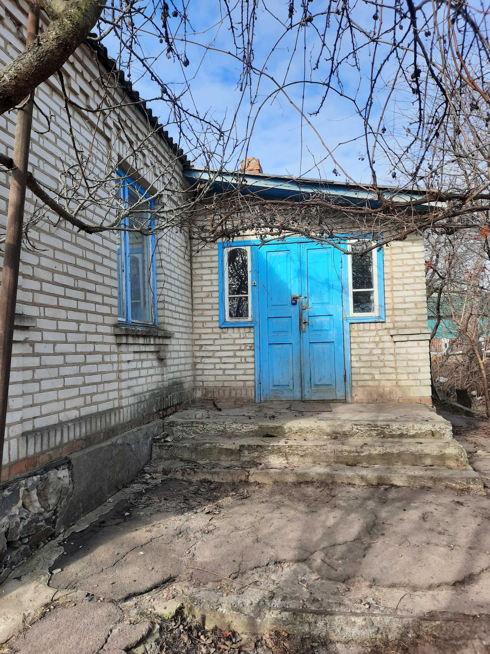 Продам будинок в селищі Ружин Житомирської області.