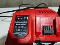 Laser Milwaukee + fita métrica digital.