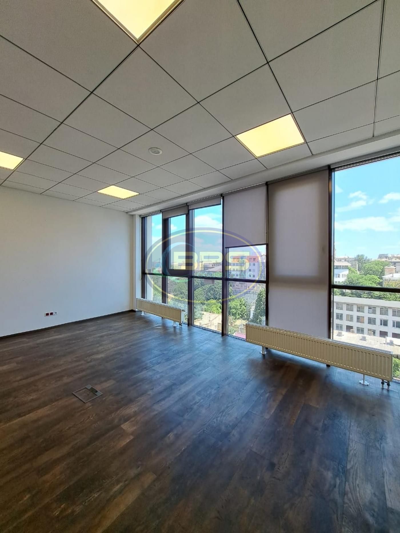 Преміальне офісне приміщення в центрі — 500 м²