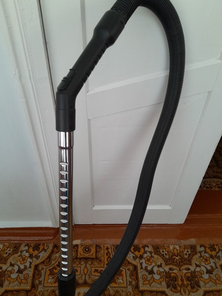 Пилосос LG 1500w