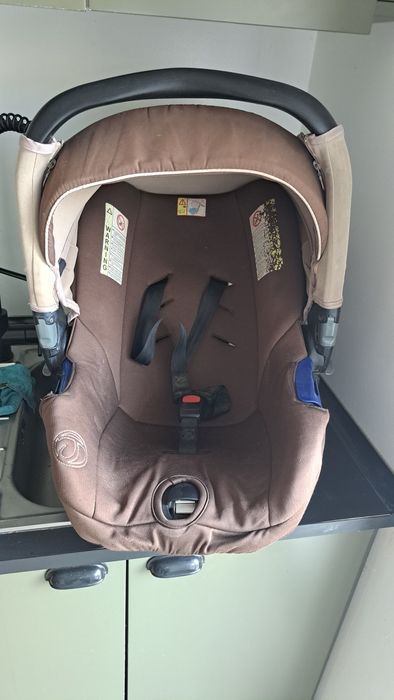 Vendo ovo e cadeira Jané