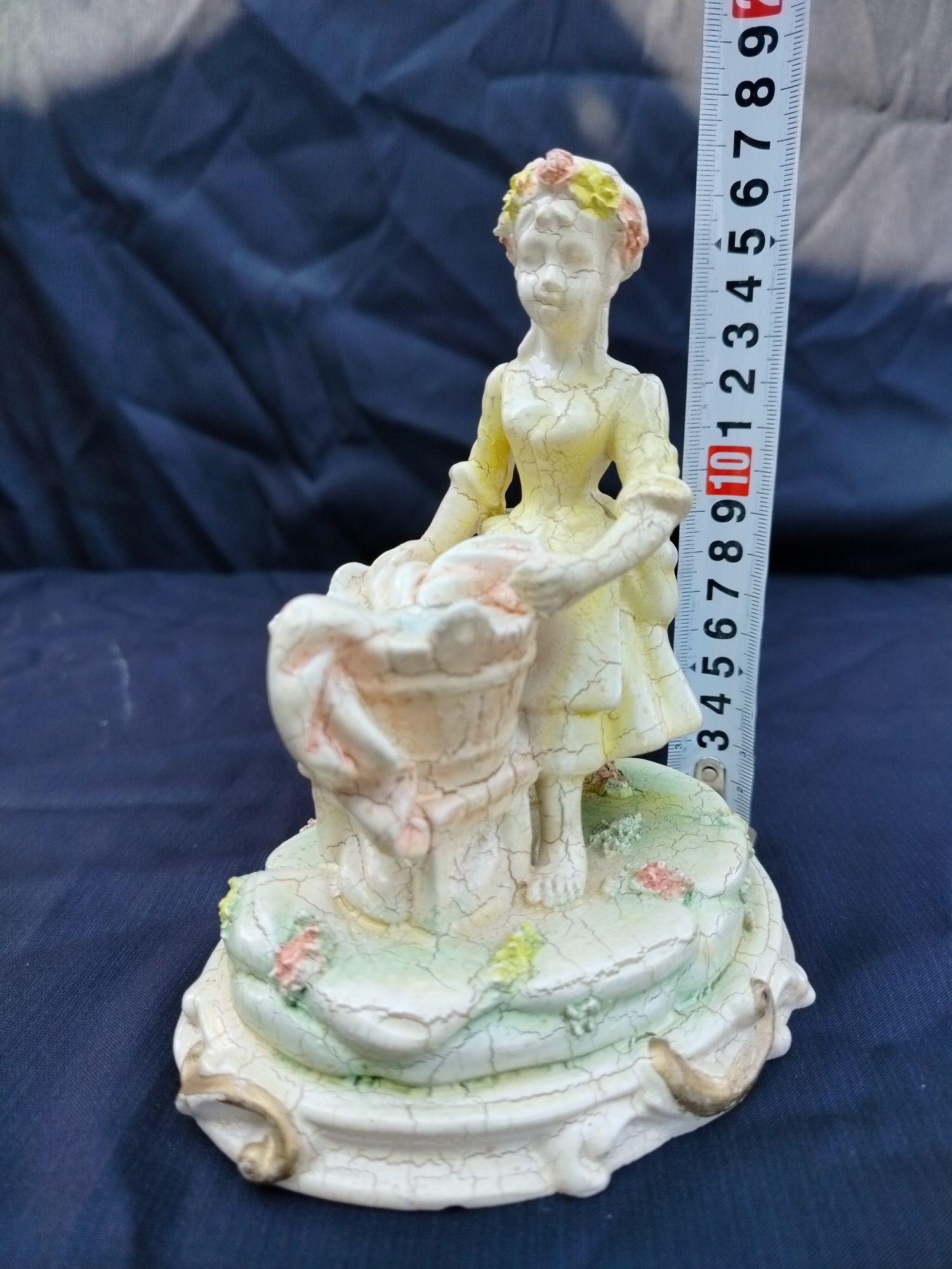 Figurka alabaster
