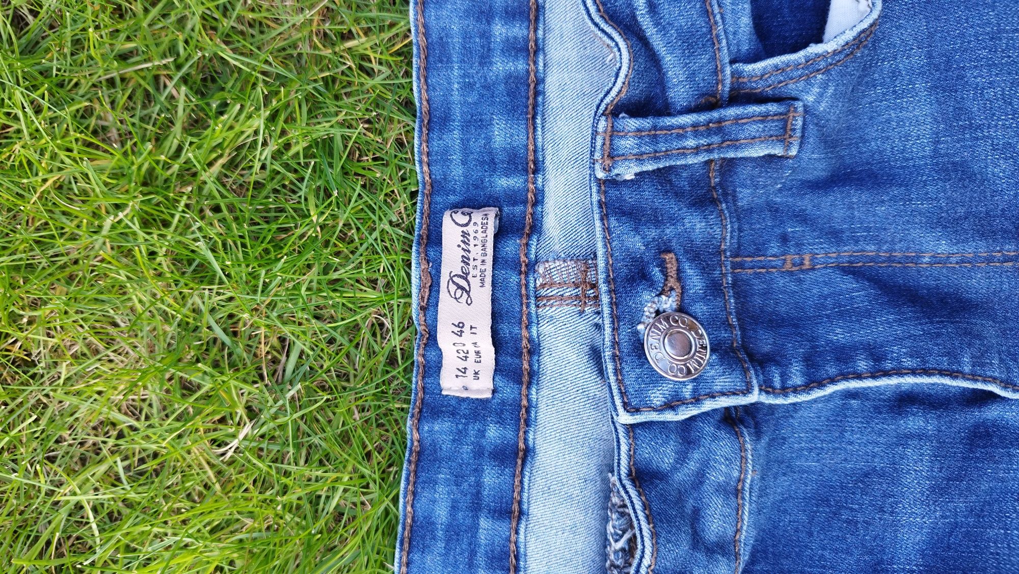 Spodenki jeansowe postrzępione ciemny denim and co 14 XL 42 rozmiar