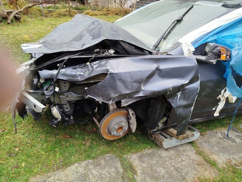 Tesla model 3 розмитнена у Львові