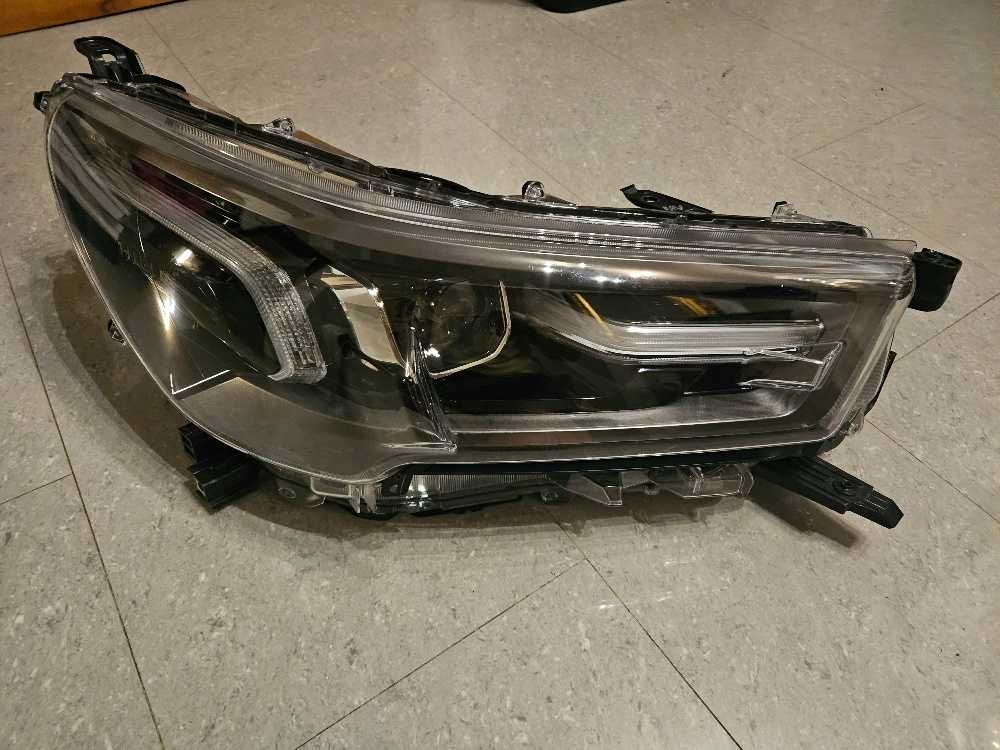 TOYOTA HILUX FULL LED 20- Lampa Przednia Przód Prawa