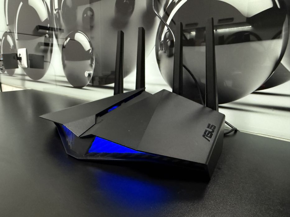 Бездротовий маршрутизатор (роутер) ASUS RT-AX82U
